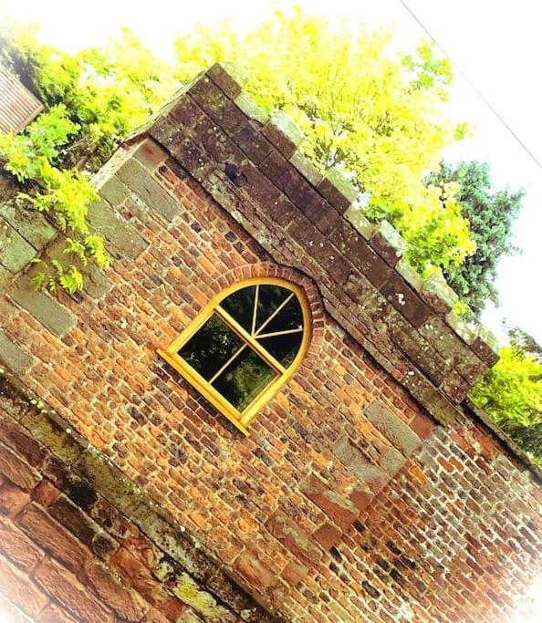 Stay In A Castle! Unique & Luxurious Historical Apartment, Self Contained, Free Parking & Wi-Fi 切斯特 外观 照片